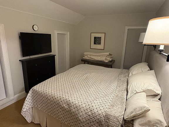 Bedroom with 4 foot desk and chair, good for daytime working from home. Wifi included. 3 windows for plenty of daytime light. 2 bedside reading lamps.