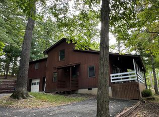 1078 Lakeview Dr, Cross Junction, VA 22625