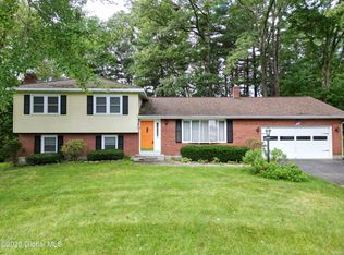 20 Woodlake Dr, Gansevoort, NY 12831