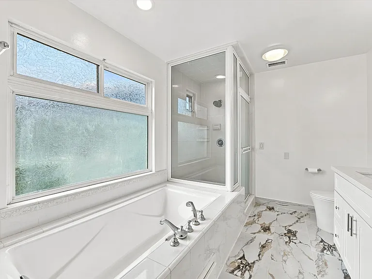 1220 Ocean Dr — Photo 22