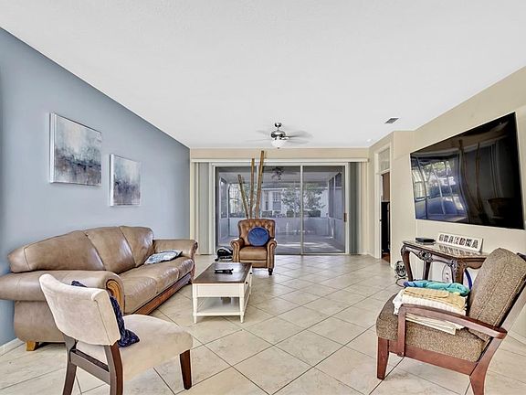 5th image of 4489 Golf Club Ln
