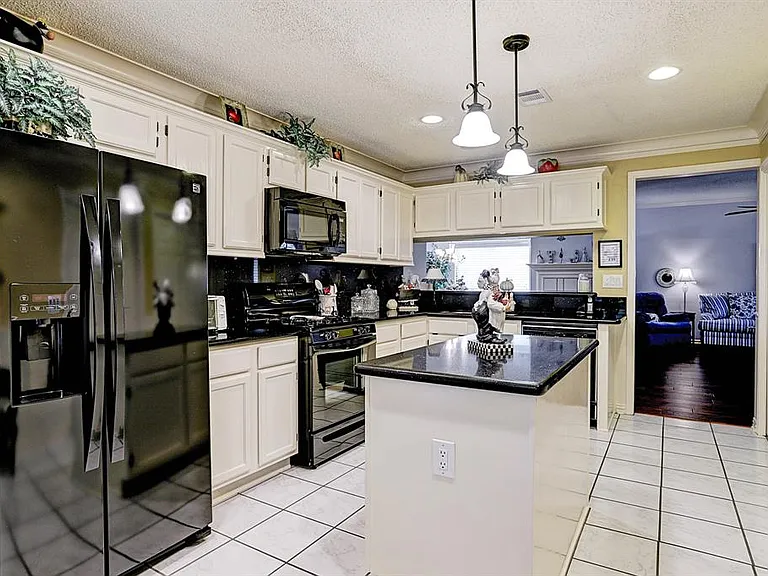 10022 Cabin Creek Dr — Photo 12