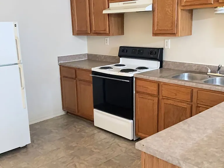 3310 Barcelona Dr #D — Photo 2