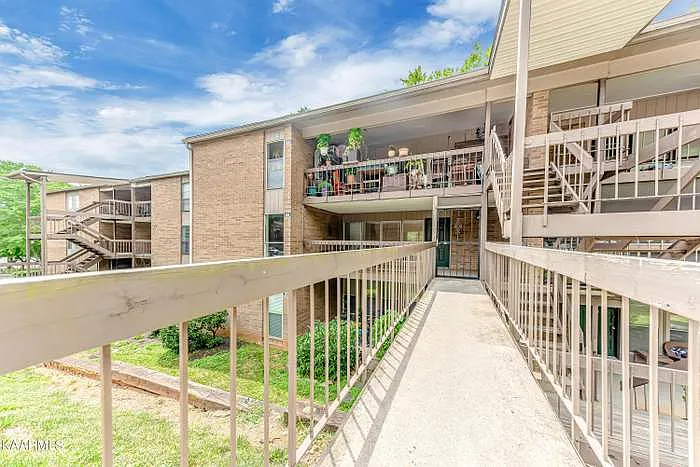 481 Canberra Dr