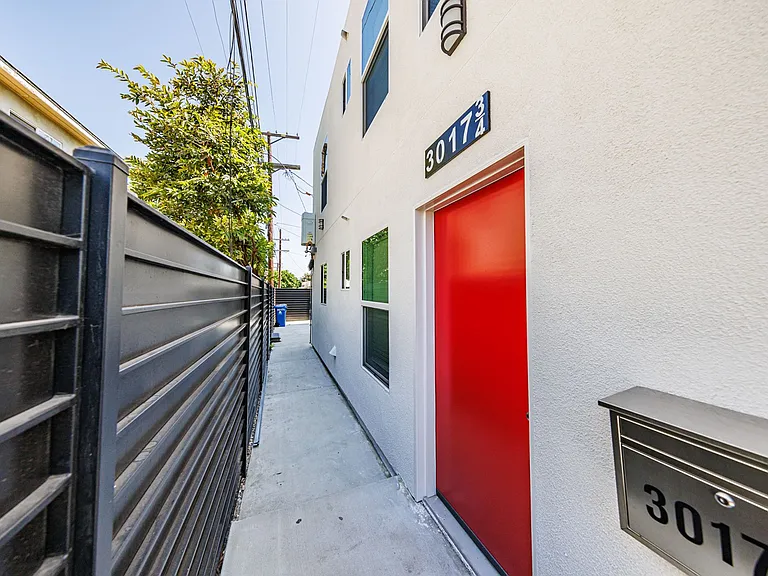 3015 Alsace Ave — Photo 14