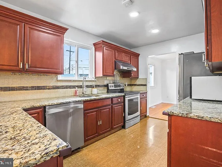 7710 Greenbrier Rd — Photo 12