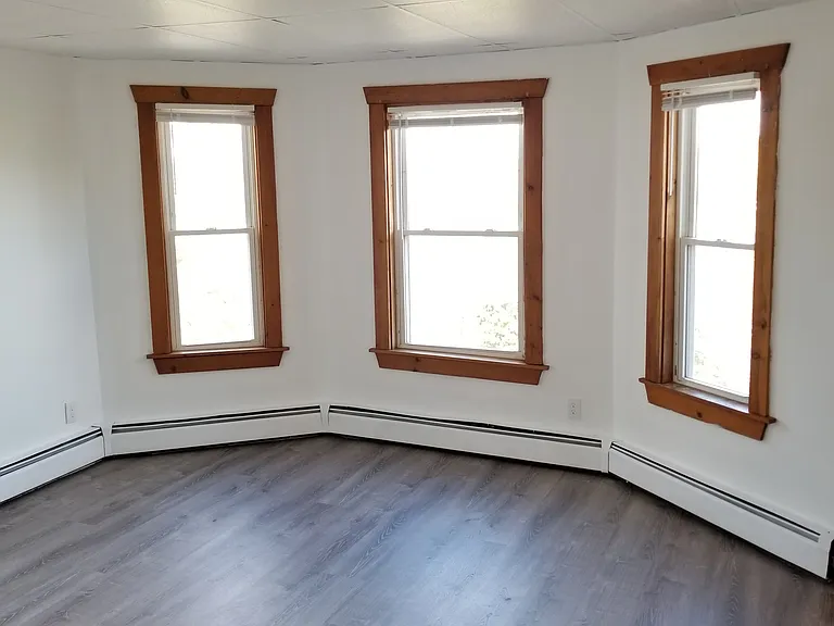 87 Manville Rd — Photo 12