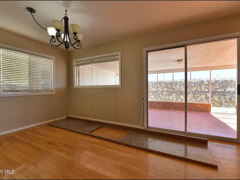 4700 Louisiana St — Photo 15