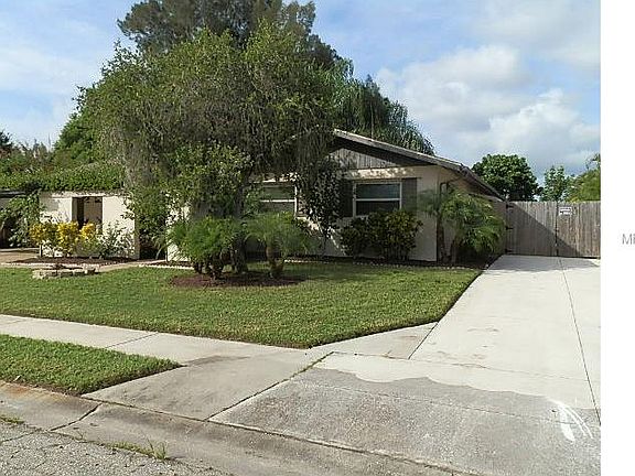 3rd image of 3658 Lakewood Dr
