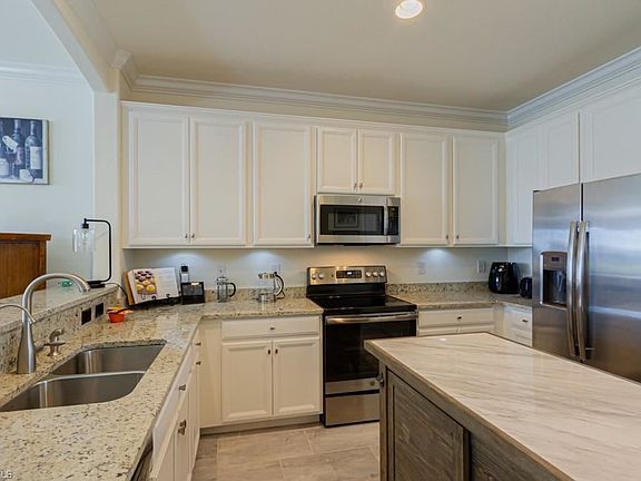 3rd image of 10236 Prato Dr