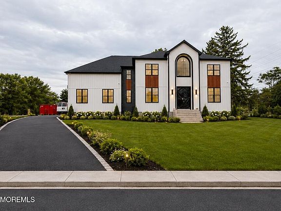 3rd image of 23 Orchard Parkway