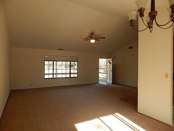 3rd image of 2927 Royal Park Dr
