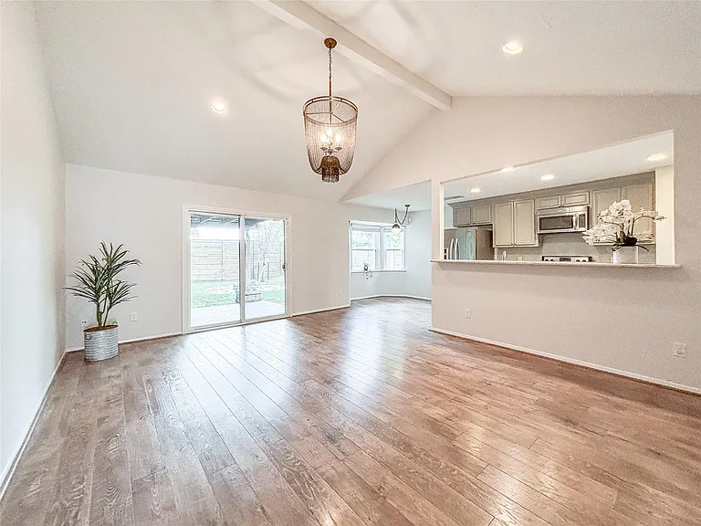 3123 Lazy Spring Dr — Photo 2