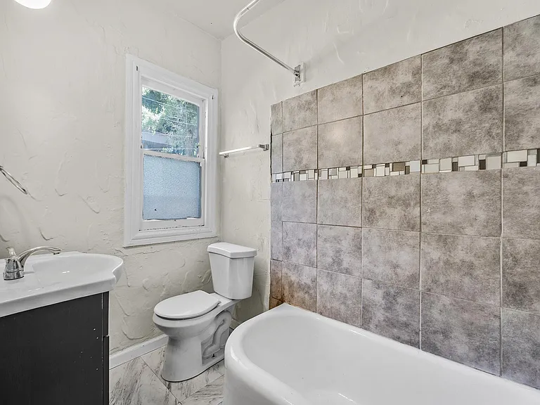 1619 Walnut St #C — Photo 11