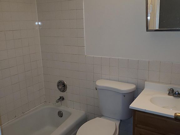 2nd image of 5851 N Winthrop Ave APT 304