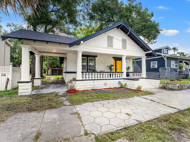 2811 N Market St — Photo 24