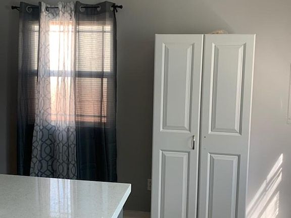 4th image of 2742 Glenwood Pl