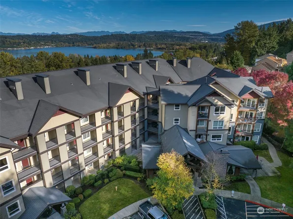 18707 SE Newport Way #402, Issaquah, WA 98027