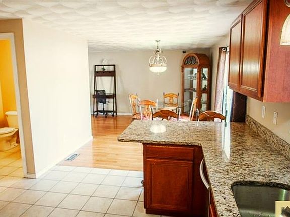 5th image of 450 Providence St Unit 2
