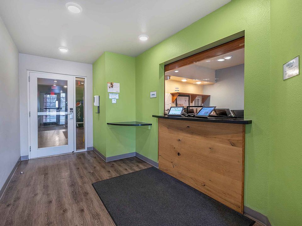 Lobby and Guest Check-in