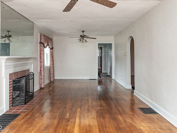 5th image of 1102 N Riley Ave
