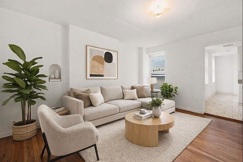 1st image of 1040 Willow Ave APT 3