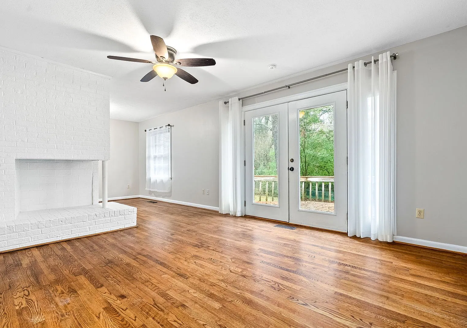302 Bowden Drive — Photo 3