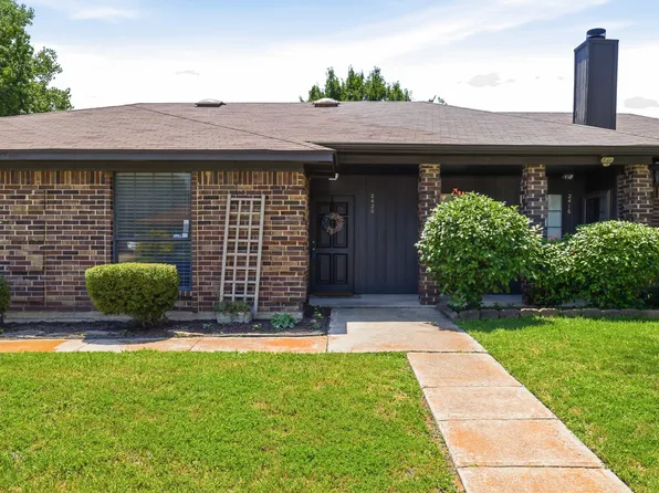 2420 Oakmont Dr, Bedford, TX 76022