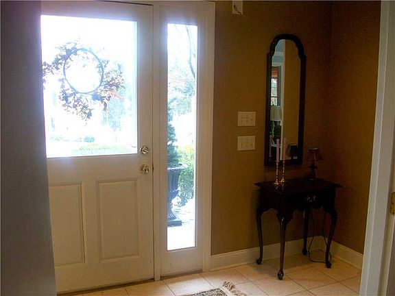 5th image of 213 Falconhurst Dr