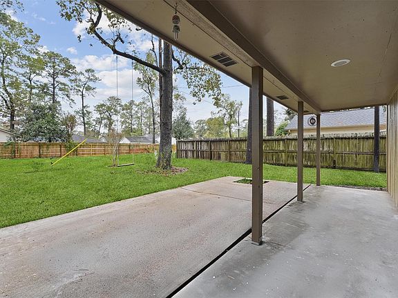 4th image of 714 Golden Bear Ln