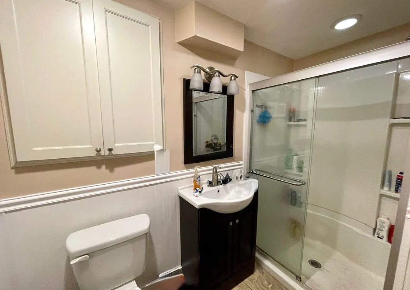 6 bed, $9,100 — Photo 1