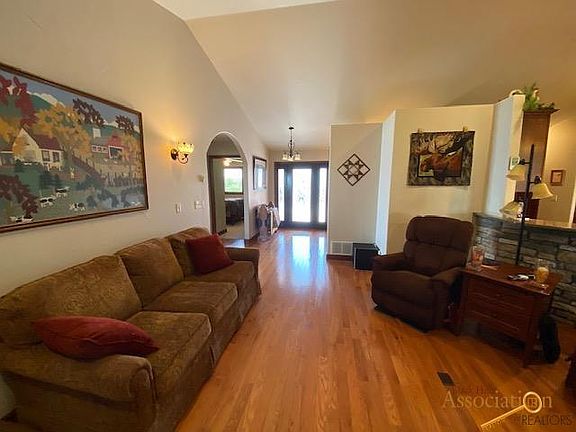 3rd image of 602 Stumer Rd