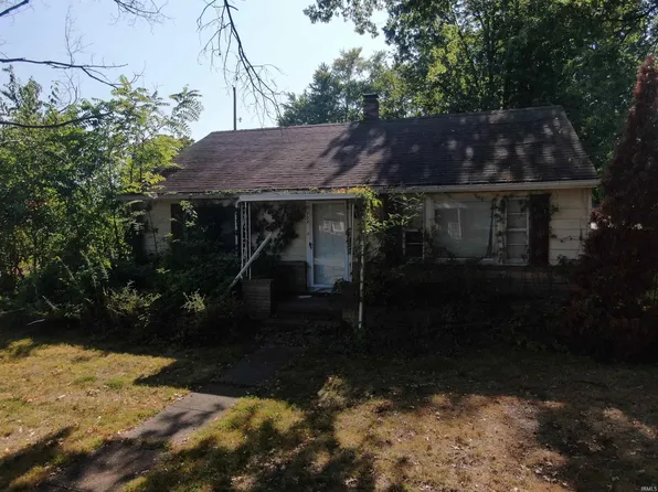 702 S Johnson St, Monroe City, IN 47557