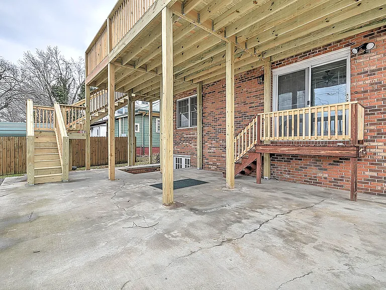 424 W Maple St #2 — Photo 7