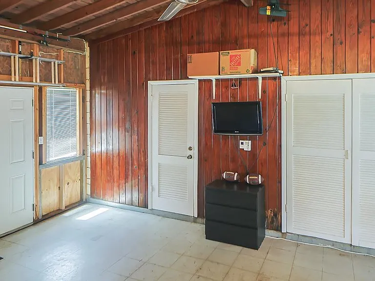 10 Barcelona Ave — Photo 40