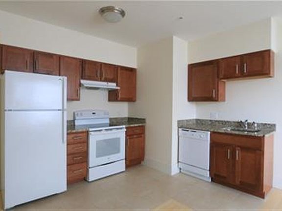 5th image of 505 Pleasant St #107
