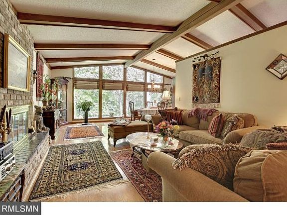 3rd image of 392 Brookwood Dr