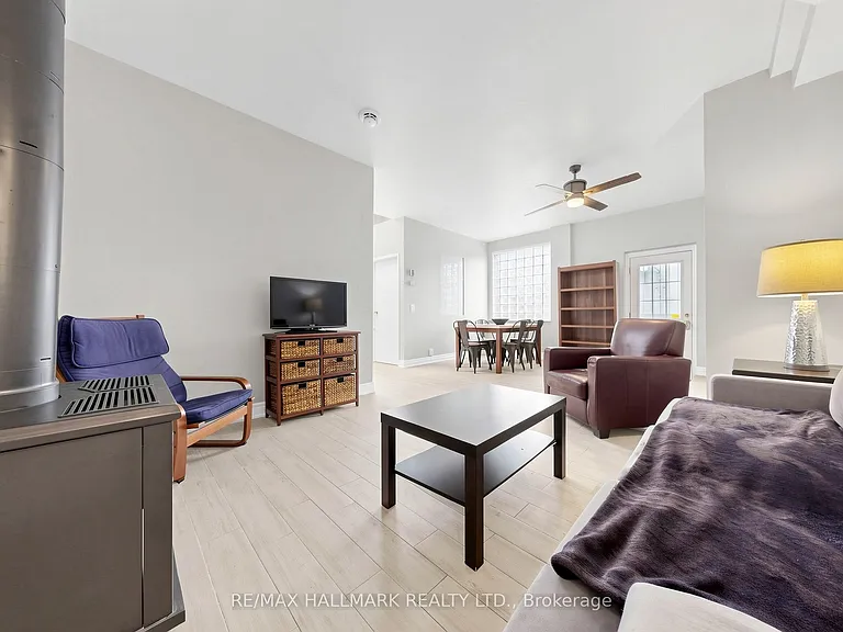 856B Millwood Rd — Photo 6