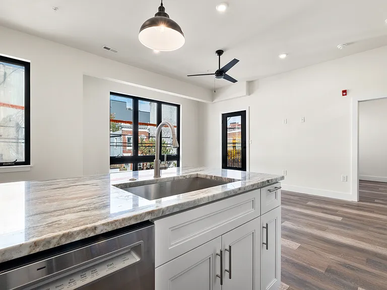 2025 Amber St #B — Photo 12