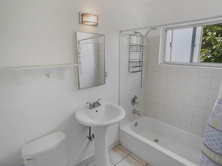 538 W Harvard St #B — Photo 8