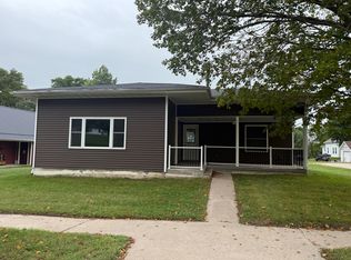400 Polk St SE, Cascade, IA 52033