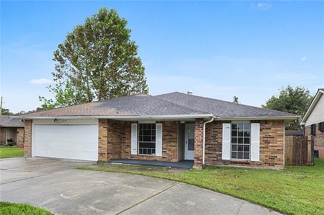 1st image of 2204 Oakmere Dr