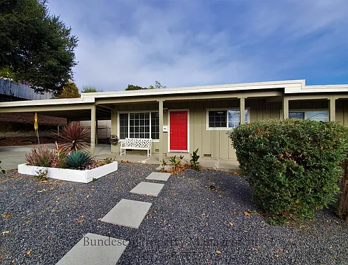 104 Kent St Photo 1