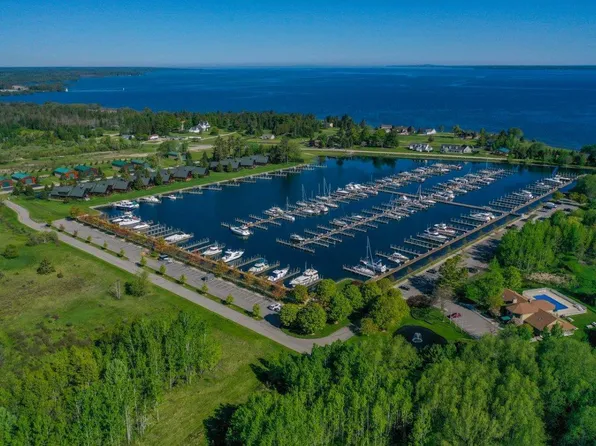 72 Boat Club Dr, Cheboygan, MI 49721