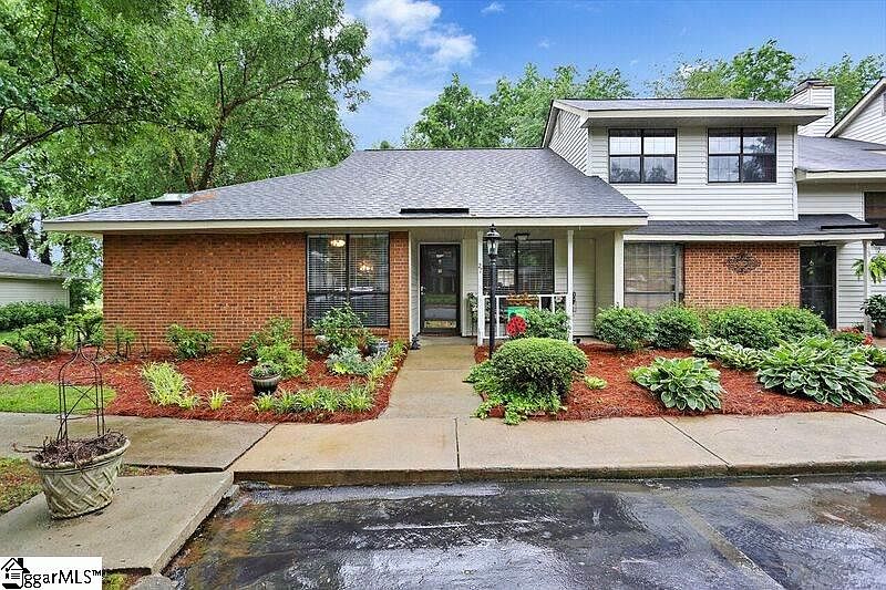 1st image of 27 Forest Lake Dr
