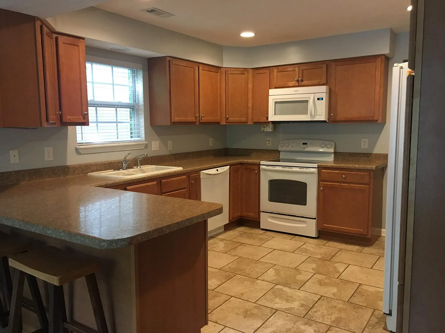 2165 Wooddale Ln — Photo 3
