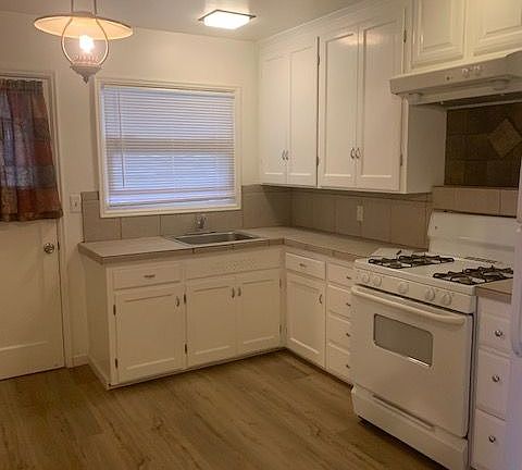 5th image of 1243 E Dakota Ave