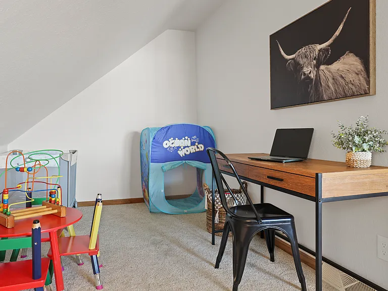 216 E Smith St — Photo 13
