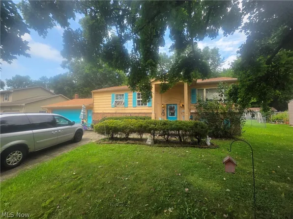 5778 Yorktown Ln, Youngstown, OH 44515