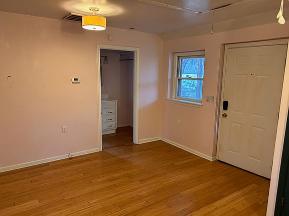 3rd image of 912 Virginia Ave